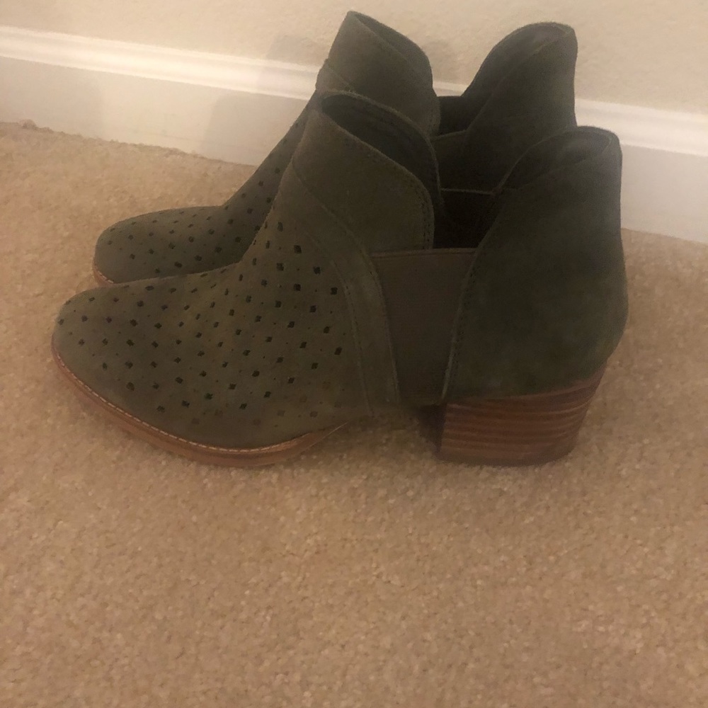 Barely worn sage green size 8 earth booties